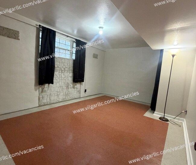 Building Photo - 3824 Fir St