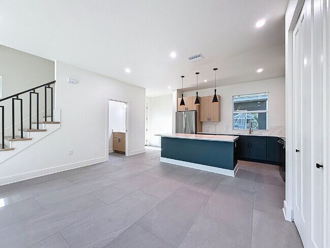 Building Photo - 334 14th St N