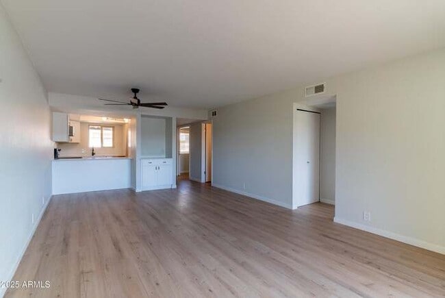 Building Photo - 4150 E Cactus Rd