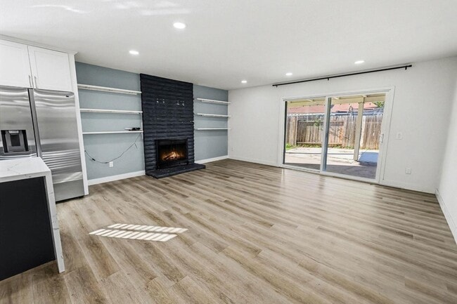 Building Photo - 201 Dorothy Ct