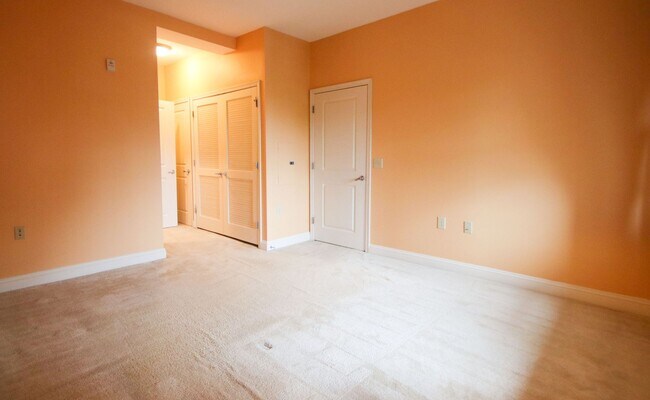 Building Photo - Bright & spacious 1Bd+ office alcove /1bth...