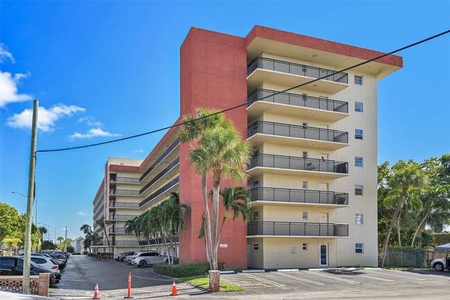 Building Photo - 2350 NE 14th Street Causeway