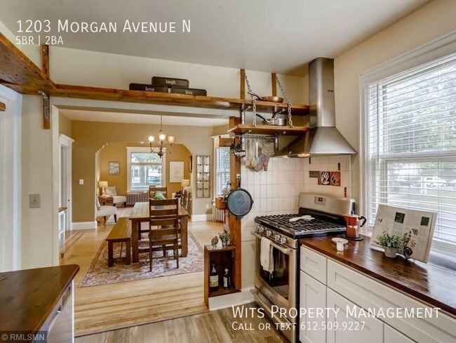 Building Photo - 1203 N Morgan Ave
