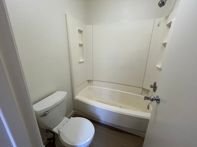 Building Photo - Crosspointe (Aiea/Honolulu) - 2 bed/2 bath...