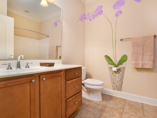 Building Photo - Beautiful 3 Bed 2 Bath Condo with Communit...