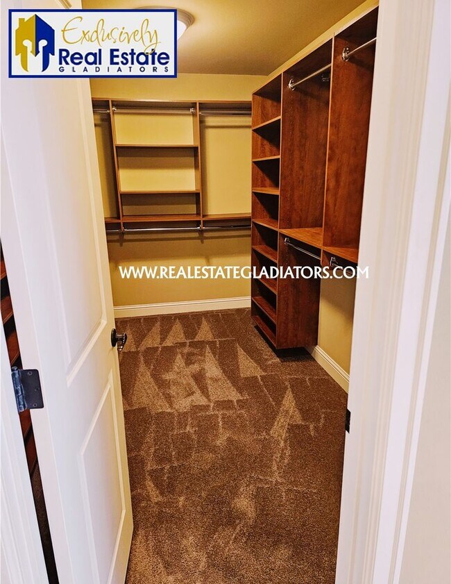 Building Photo - Stunning 4-Bedroom Home for Rent in Bothell!