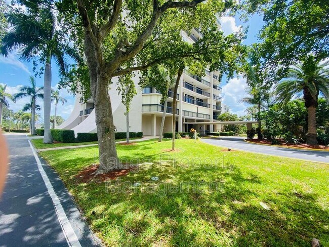 Building Photo - 2425 Presidential Way