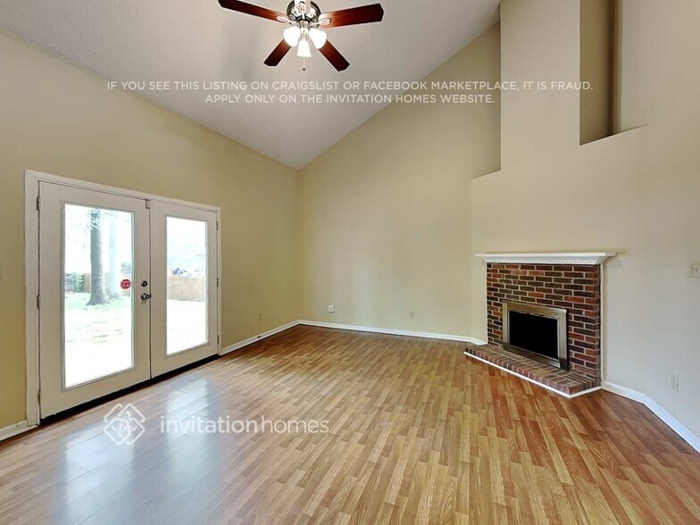 Building Photo - 2225 Sloan Dr