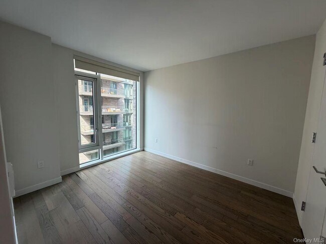 Building Photo - 505 W 43rd St