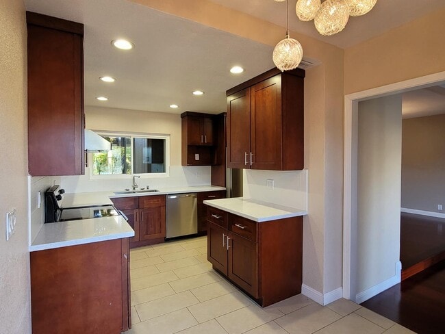 Building Photo - 572 Marlin Ct