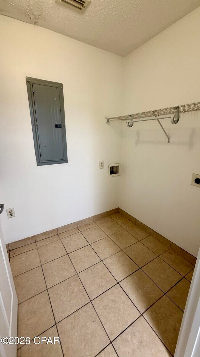 Building Photo - 9117 Laird St