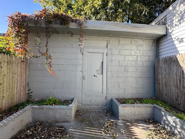 Building Photo - 101 Pioneer St