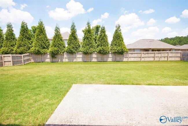 Building Photo - 115 Swan Pond Dr