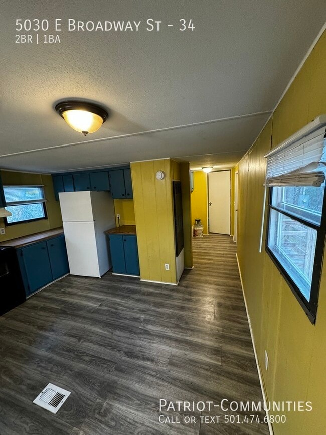 Building Photo - 5030 E Broadway St