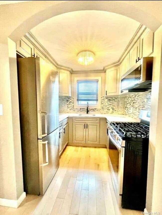 118 Sheridan Ave 118 Sheridan Ave Williston Park NY 11596 Apartment