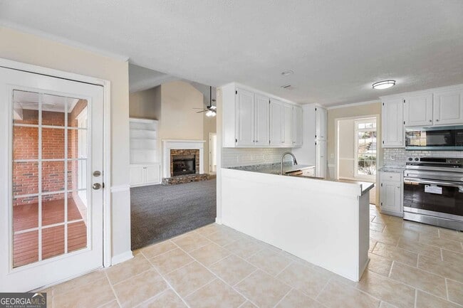 Building Photo - 7988 Westlake Dr