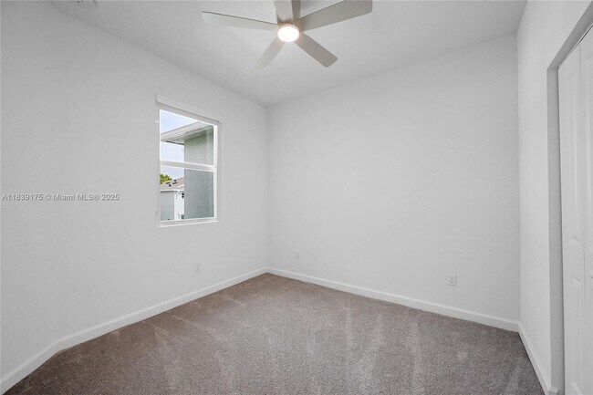 Building Photo - 4548 Hollister Ave
