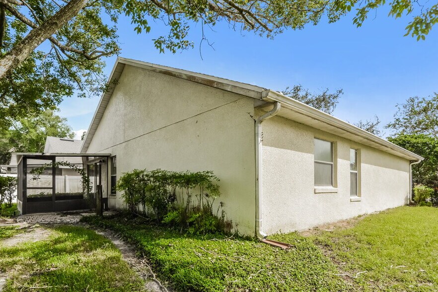 Building Photo - 1319 Acorn Cir