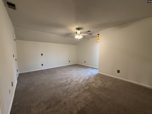 Building Photo - 104 Tee Ct