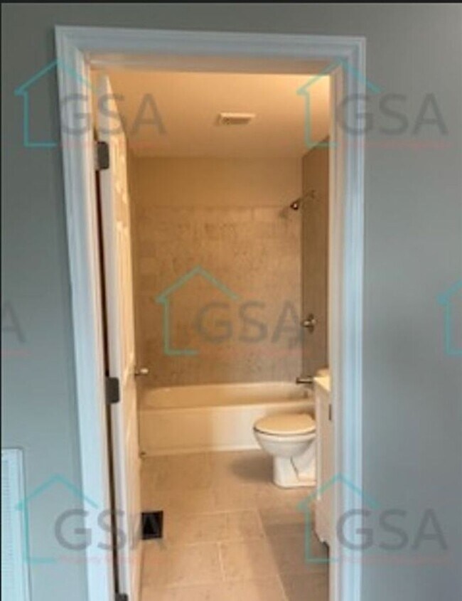 Building Photo - 2 Bedroom 2 Bath Available!