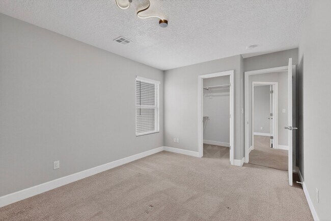 Building Photo - 5603 Linq Ct NE