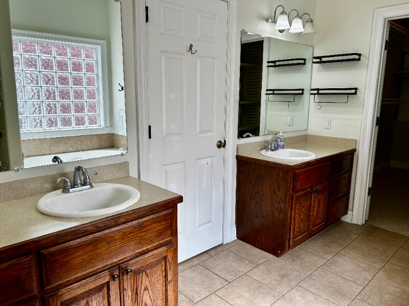 Building Photo - 346 Delia Dr