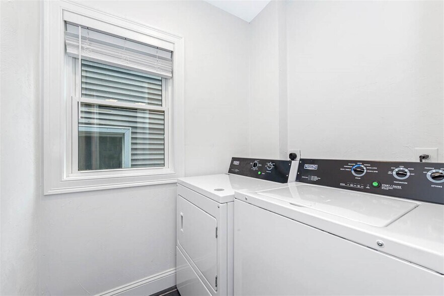 Building Photo - 75 Winchester St