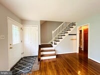 Building Photo - 2220 Primrose Dr