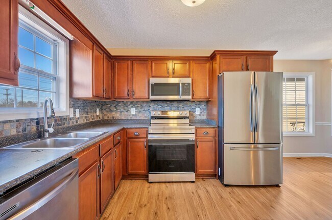 Building Photo - Perfect Family Layout with Office & Large Fenced Backyard | $500 Move-In Incentive for 4/1/26 Mov...