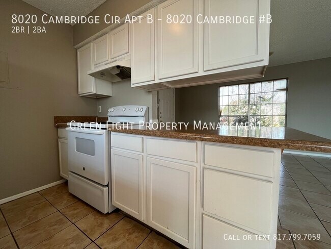 Building Photo - 8020 Cambridge Cir