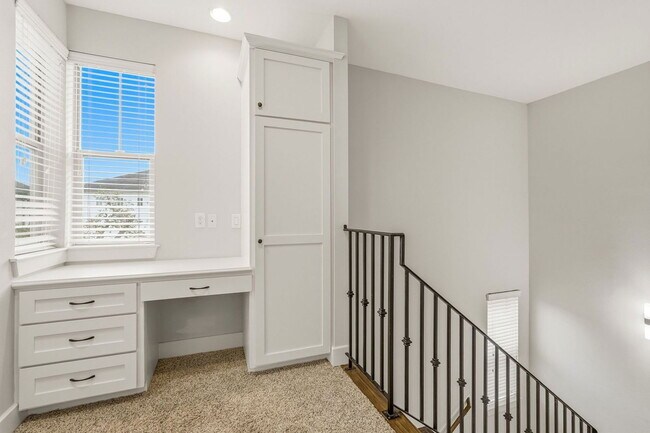 Building Photo - 2441 Charleston St