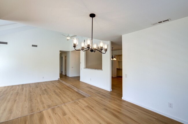 Building Photo - 1067 W Sierra Ave