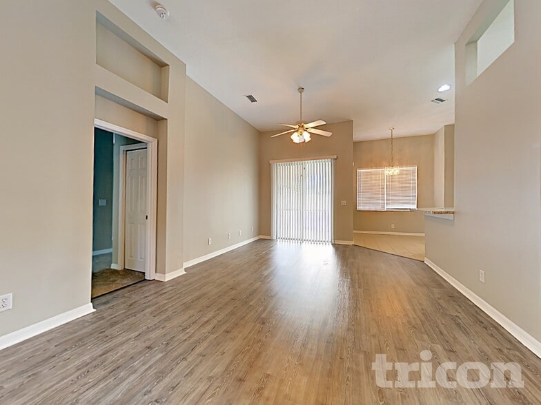 Building Photo - 11723 Grove Arcade Dr