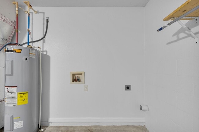 Building Photo - 3/2 Home In Silver Springs Shores