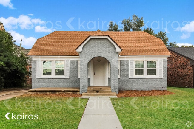 Building Photo - 2039 S Ong St