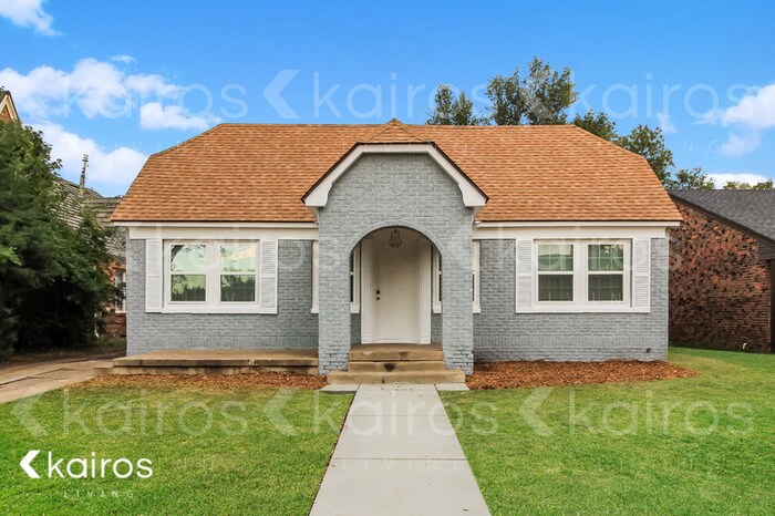 Primary Photo - 2039 S Ong St