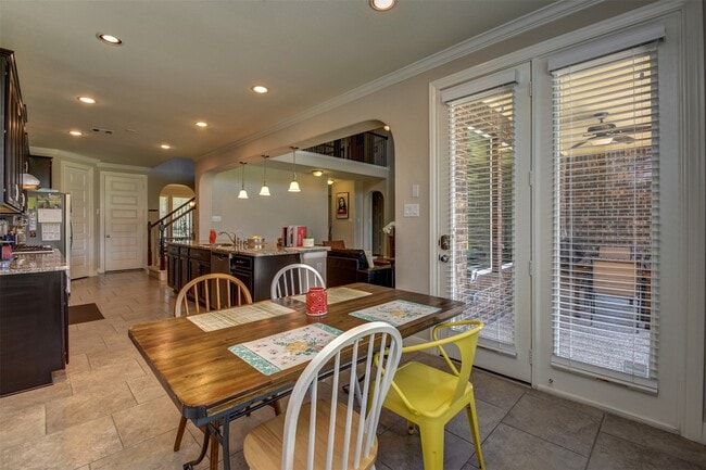 Building Photo - 25710 Oakwood Knoll Dr