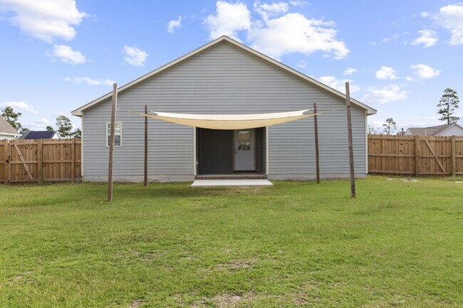 Building Photo - Bradford Estates!