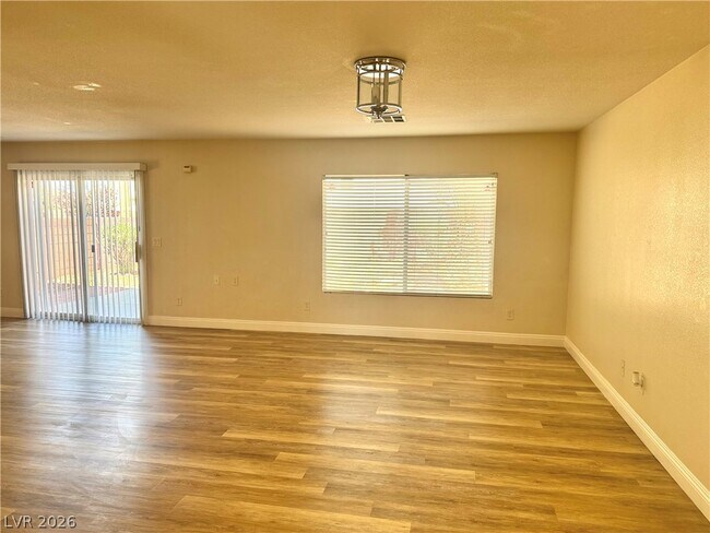 Building Photo - 7512 Jacaranda Leaf St