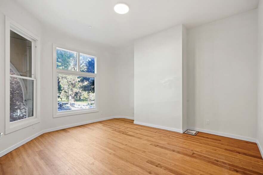 Building Photo - 124 Lyon St