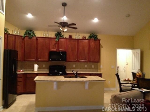 Building Photo - 9806 Sky Vista Dr