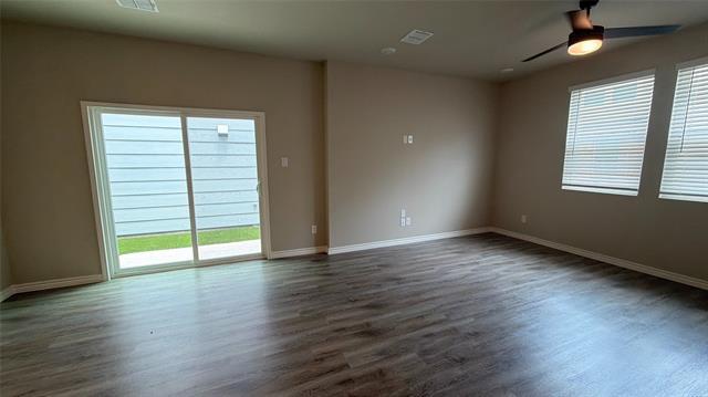 Building Photo - 909 Blossom Ln