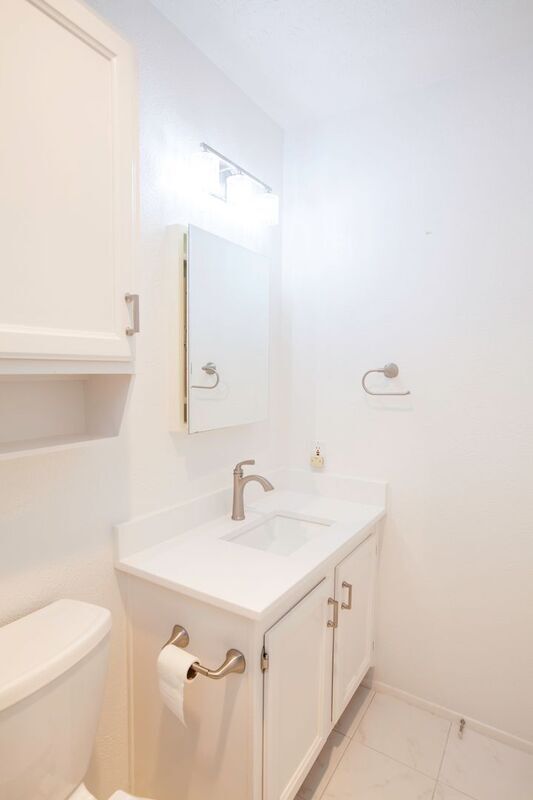Building Photo - 921 Mossvine Dr