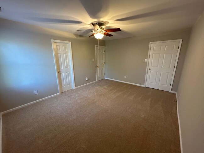 Building Photo - 2 Bed | 2.5 Bath Townhome in Raleigh with ...