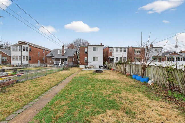 Building Photo - 4621 Quincy St