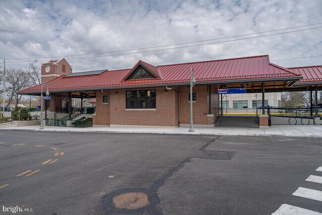 Building Photo - 22 Ardmore Ave