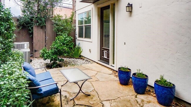 Building Photo - 1108 Peveto St