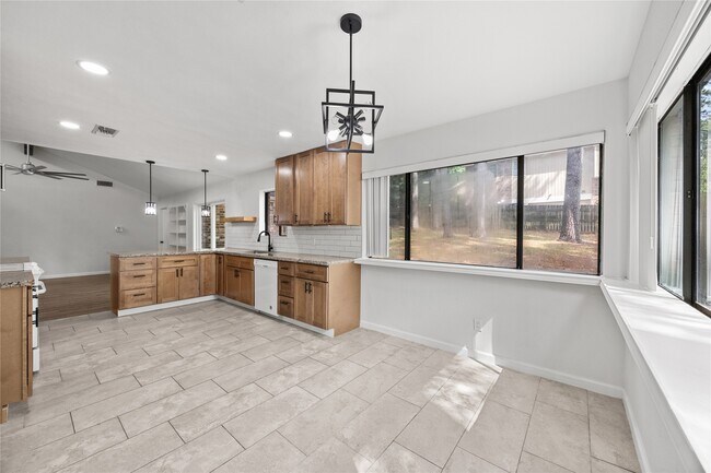 Building Photo - 431 Evergreen Dr
