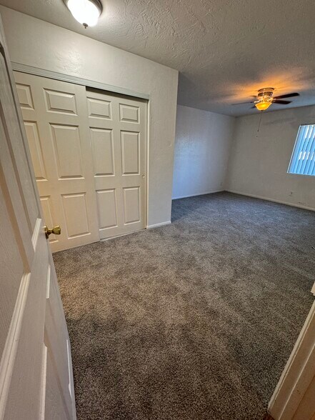 Building Photo - 868 E Alvarado St
