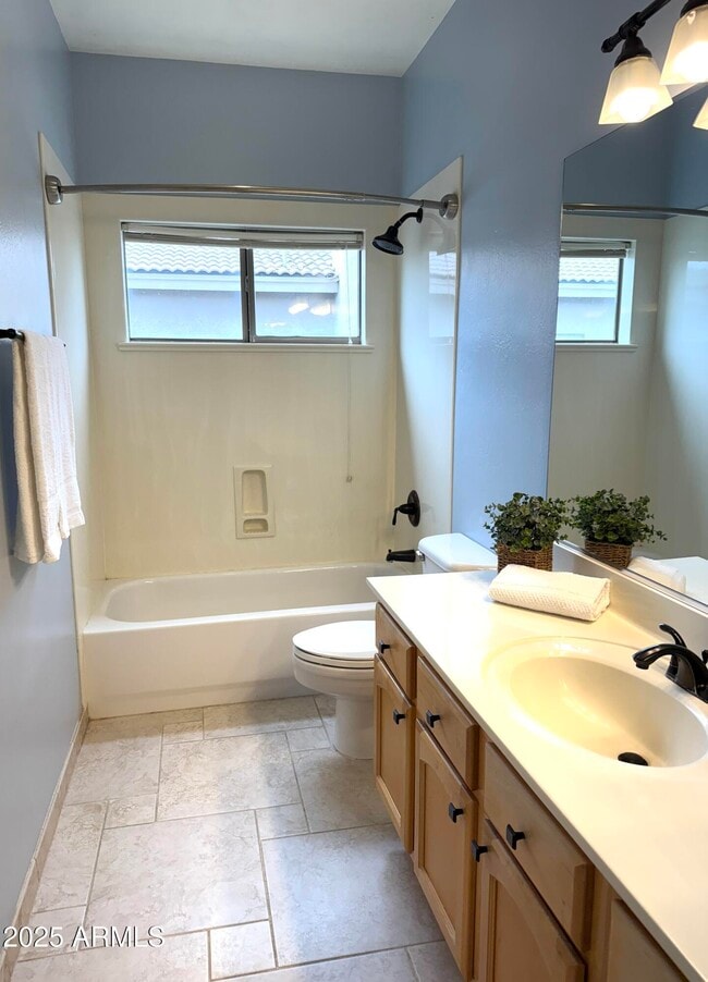 Building Photo - 4836 E Eden Dr